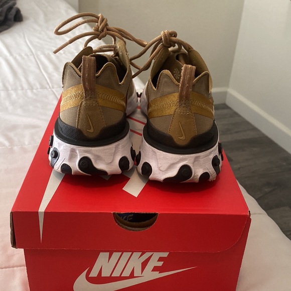 Nike tan shoes - Picture 5 of 7